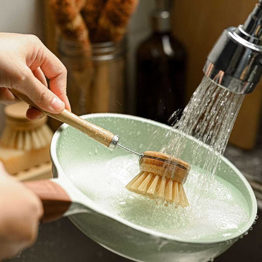 Plastic-free Dish Brush with Sisal Fibre Bristles - EcoElara
