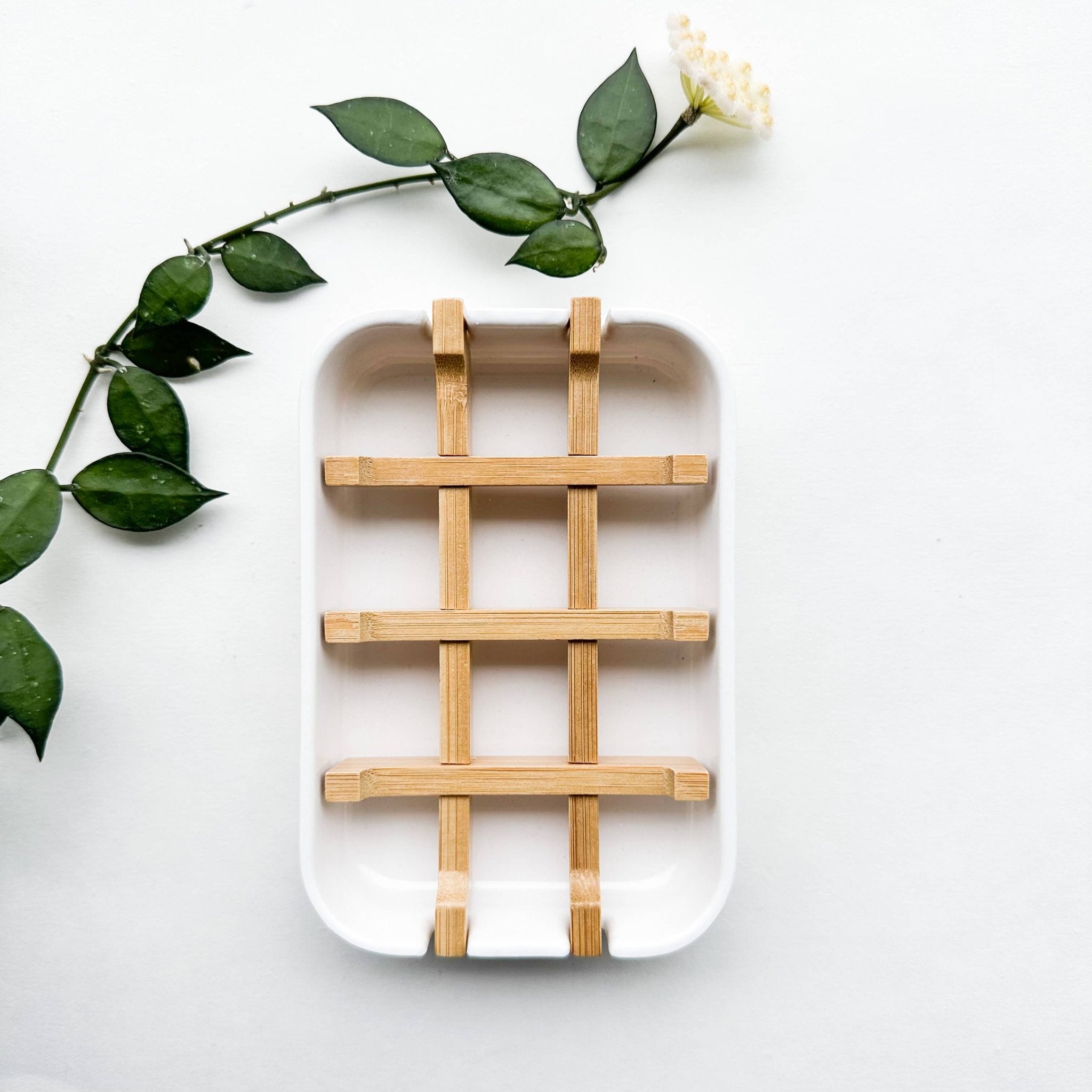 Eco - Friendly Bamboo Soap Dish with Removable Cornstarch Drainage Insert - EcoElara